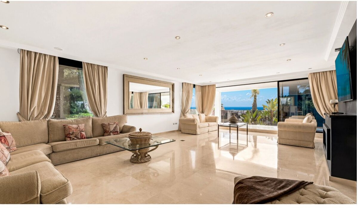 8 bedroom rental villa marbella 17 Versace Villa in Elviria, Marbella.