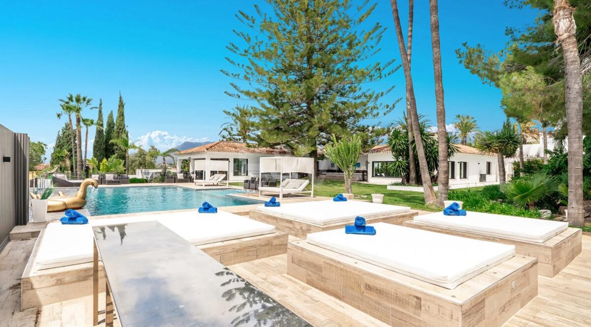 8 bedroom rental villa marbella 21 Versace Villa in Elviria, Marbella.