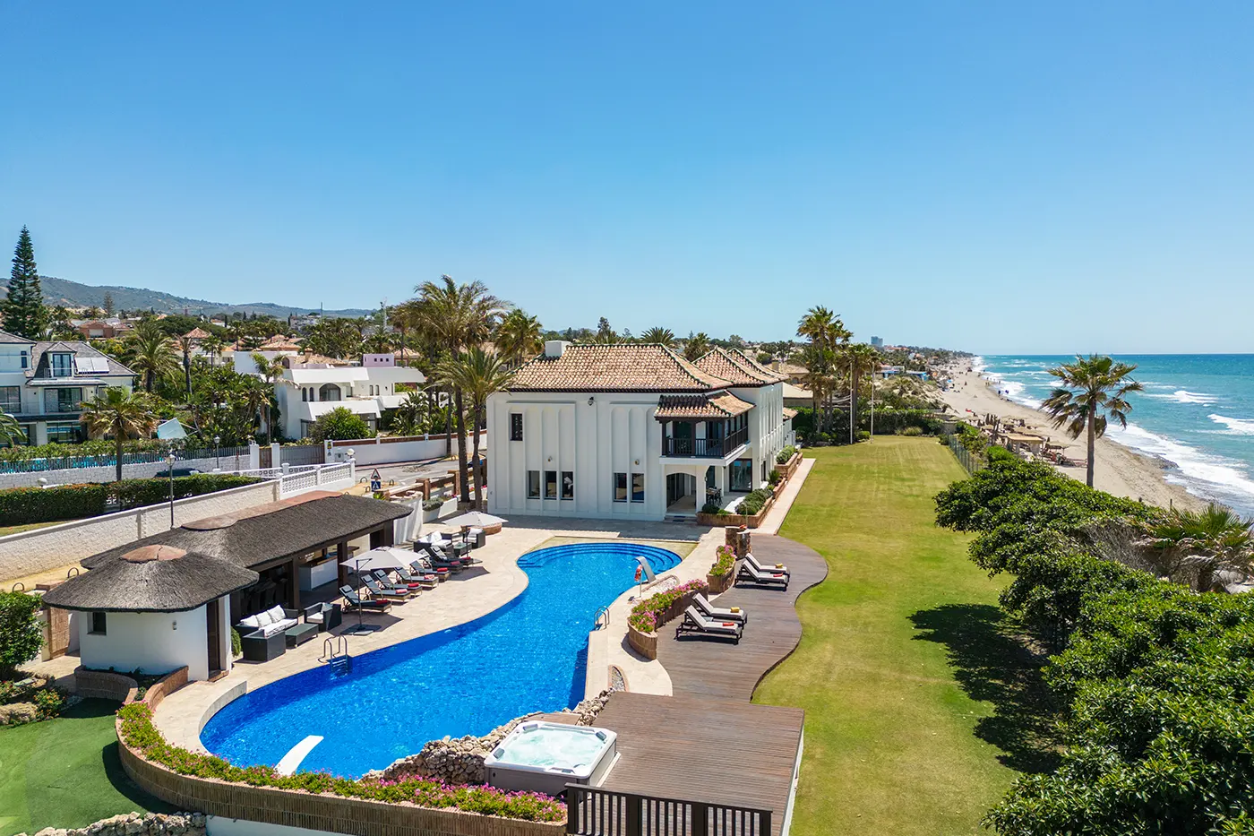 Front-Line Beach, Villa Alicate