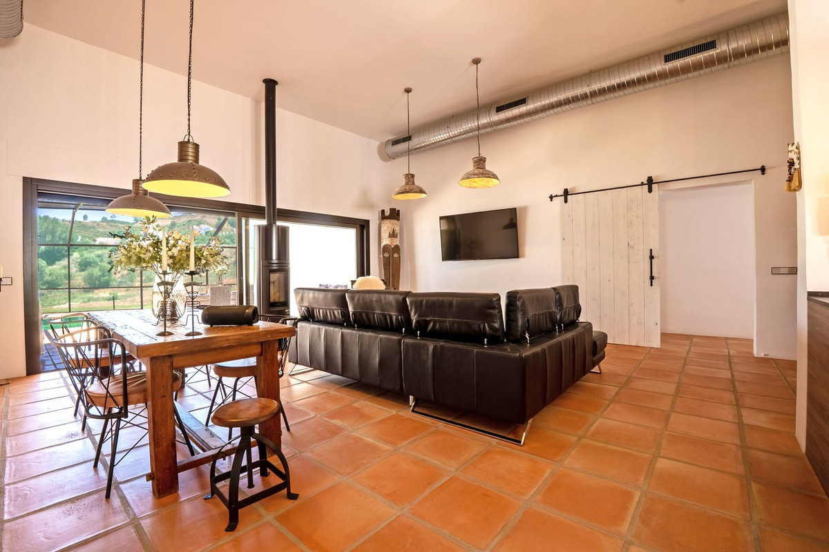 8 Luxury Frontline Golf Villa | Single-Level Living | Golf Membership Included