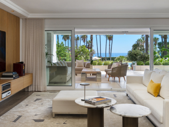 Los Granados Phase II, Puerto Banus.  Luxury Apartment