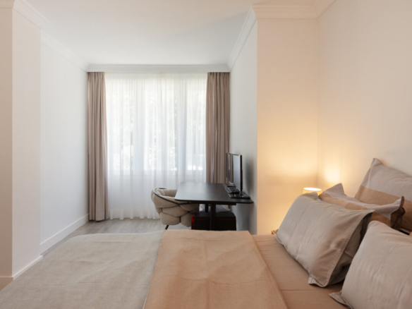 Los Granados Phase II, Puerto Banus.  Luxury Apartment