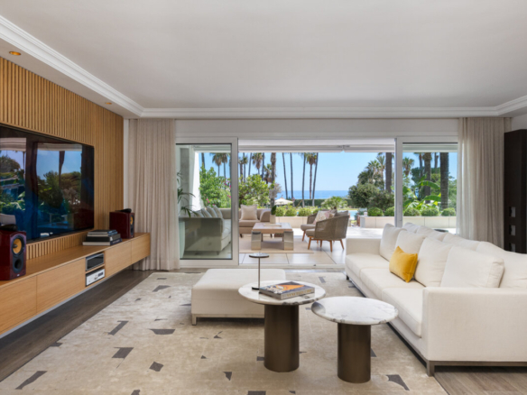 Los Granados Phase II, Puerto Banus.  Luxury Apartment